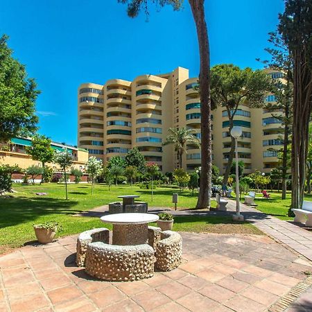 El Rocío en la playa de Cariluela Torremolinos Exterior foto