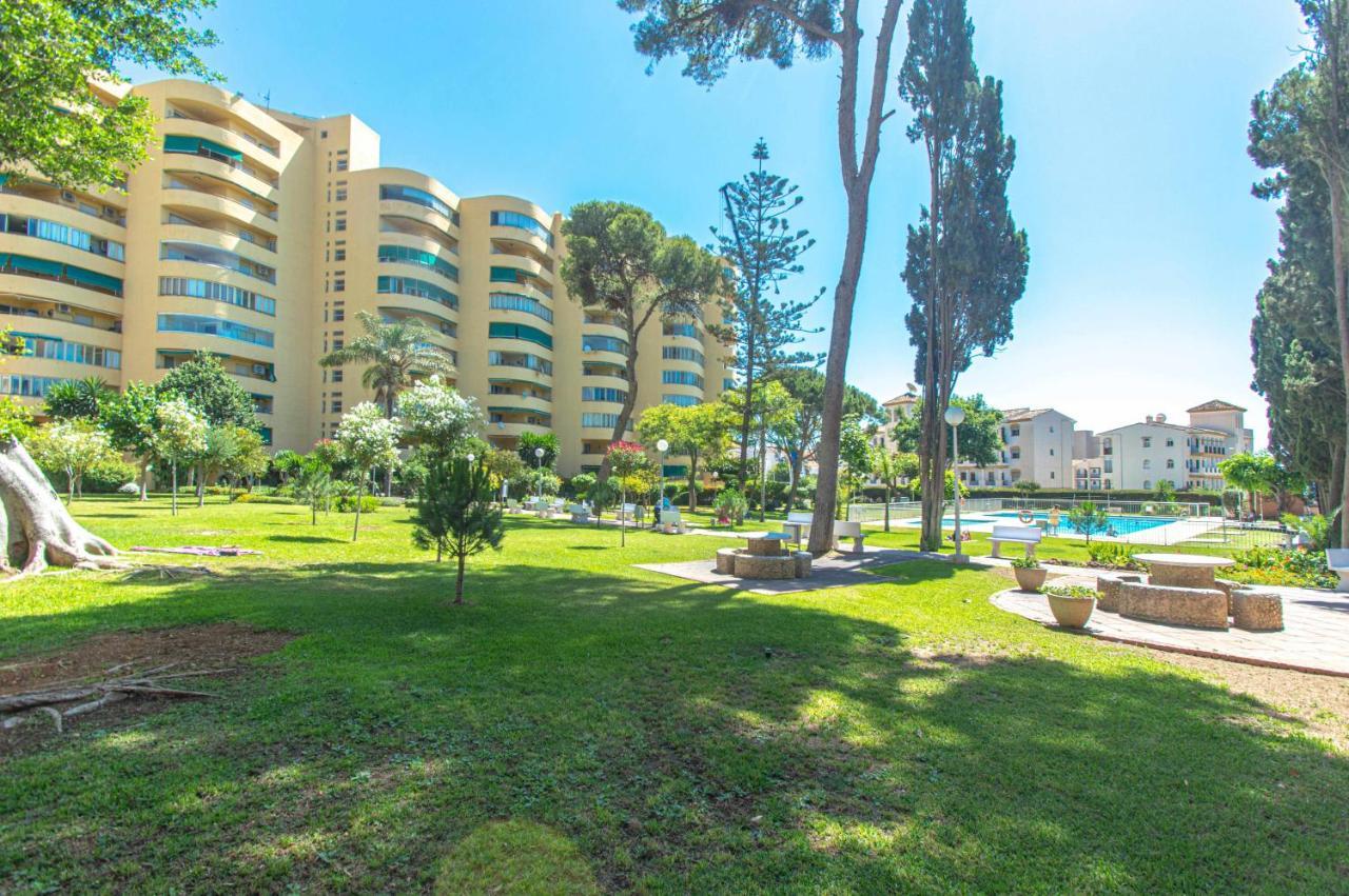 El Rocío en la playa de Cariluela Torremolinos Exterior foto